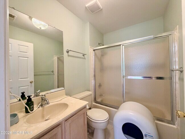 Building Photo - 743 Banyan Ct