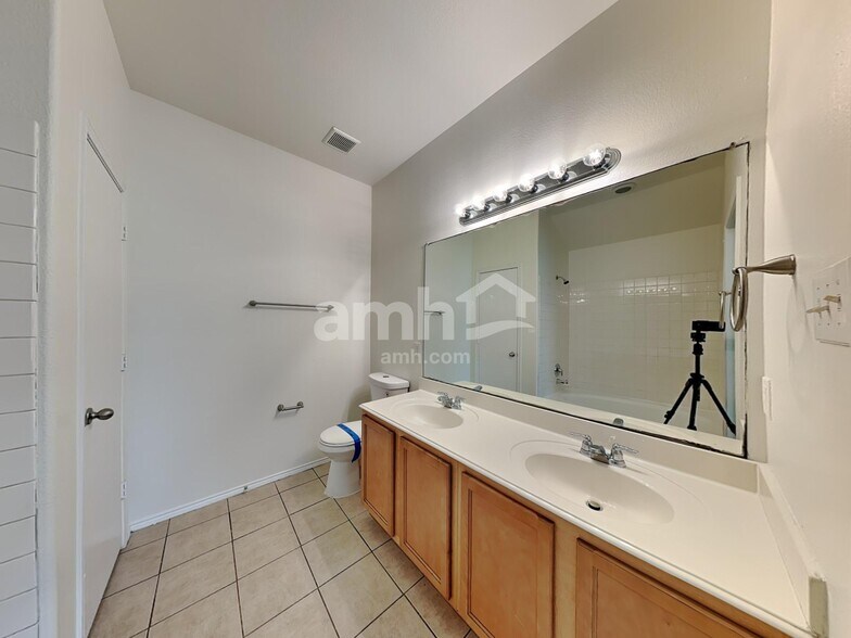 Building Photo - 1768 Nina Dr