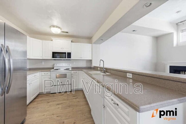 Building Photo - 1002 Nicklaus Dr