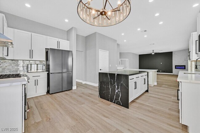 Building Photo - 8864 La Manga Ave