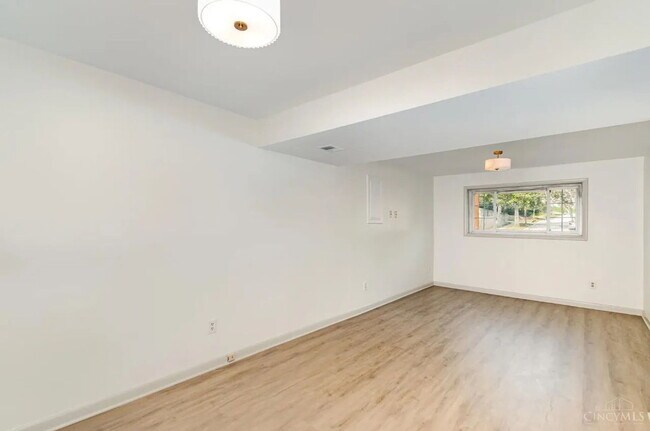 Building Photo - 6055 Tridale Ct