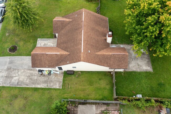 Building Photo - 1020 Furia Dr
