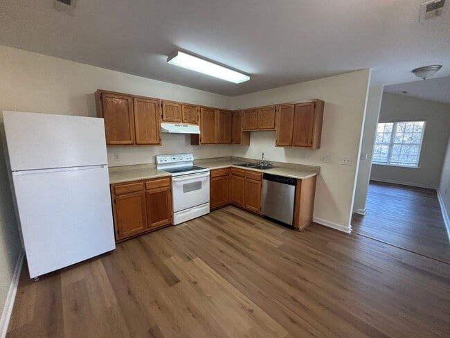 Building Photo - 3 Bed 3 Bath Garage Apartment Home