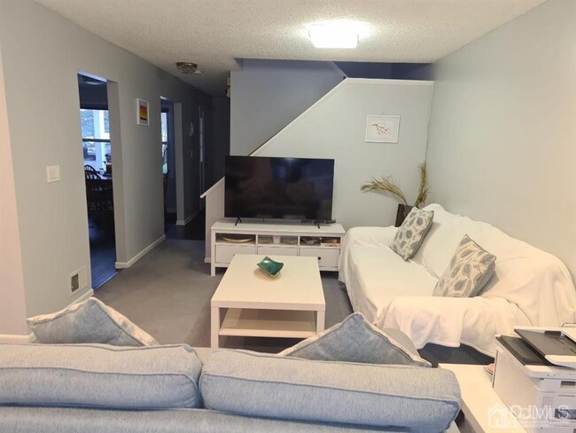 Building Photo - 36 Upperbrook Ct