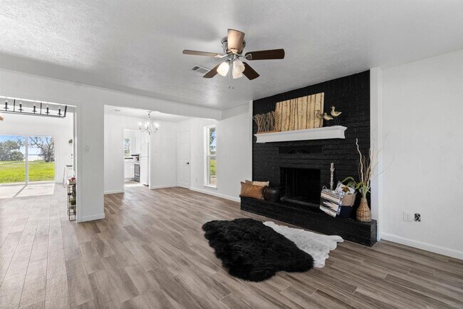 Building Photo - 456 Deep Woods Ln