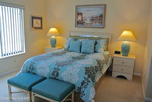 Building Photo - 537 Taylor Ave