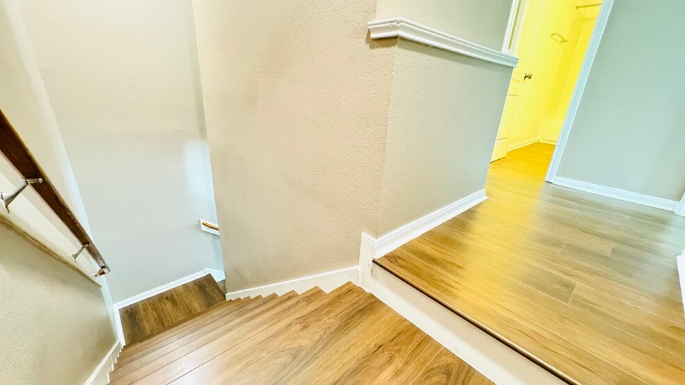 Staircase - 8126 Montague Manor Ln