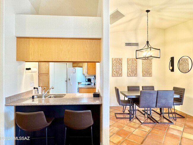 Building Photo - 9970 N Colony Dr