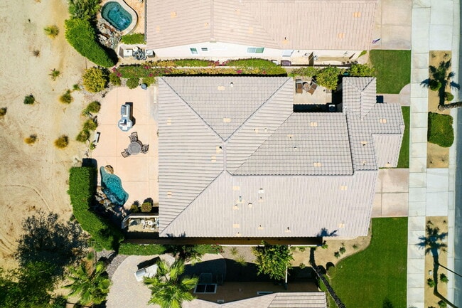 Building Photo - 60661 Juniper Ln