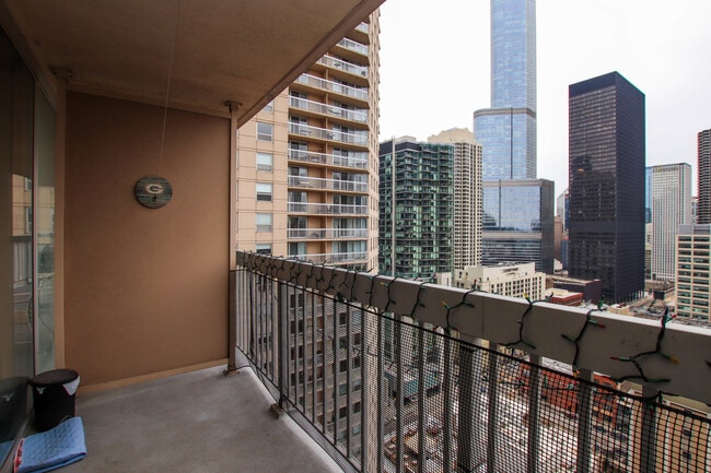 Building Photo - 545 N Dearborn St