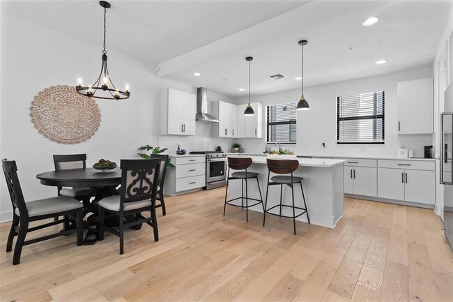 Building Photo - 2511 N Grady Ave