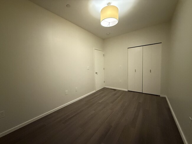 Building Photo - 562 29th St