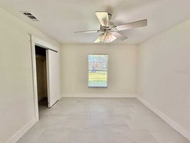 Building Photo - 15611 Walden Ave