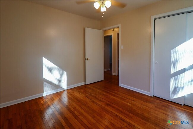 Building Photo - 2701 Hillside Dr