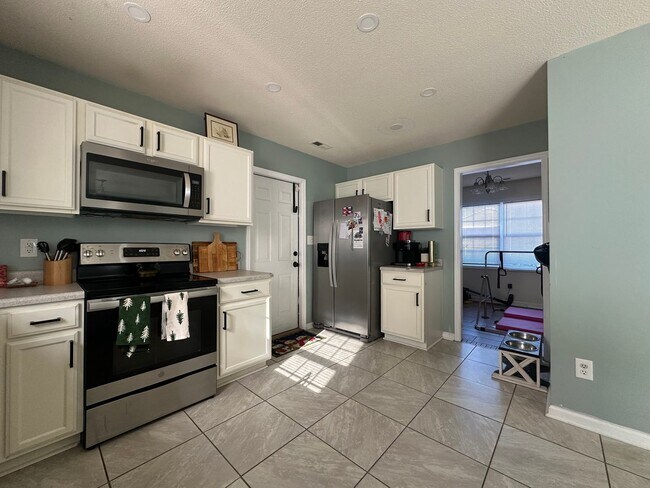 Building Photo - 101 Spain Dr