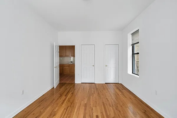 Building Photo - 865 Riverside Dr