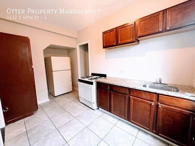 Building Photo - 1432 S 58th St