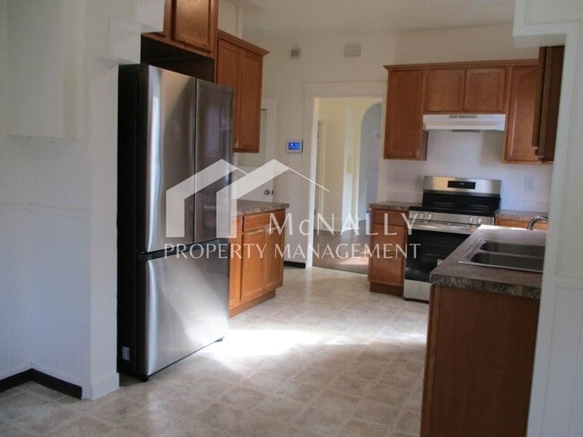 Building Photo - Charming 3-Bedroom Craftsman in Central Tacoma with Spacious Studio/Office