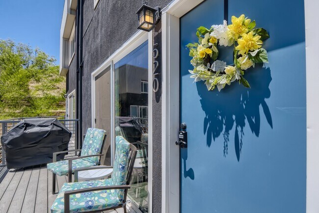 Building Photo - 520 Superior St