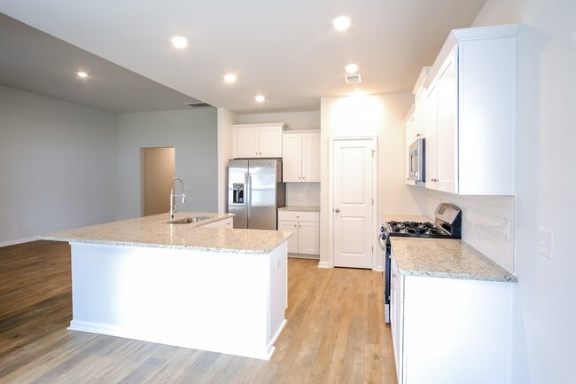 Building Photo - 452 Craigflower Ct