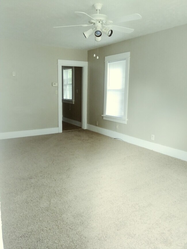 Building Photo - Cozy 2 bed 1 bath house $995 Sec 8 OK