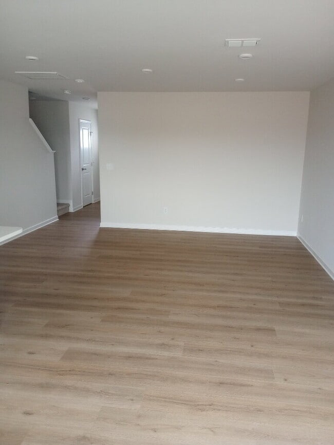 Building Photo - 104 Filly Ln