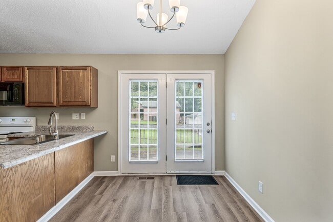 Building Photo - Welcome to this charming 4 bedroom, 2 bathroom home located in Greensboro, NC.