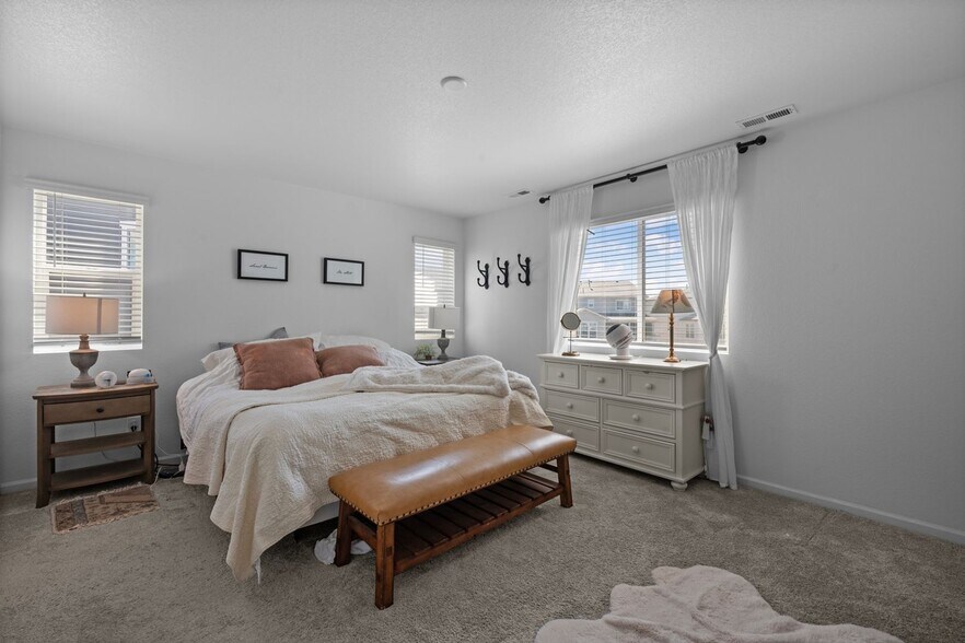 Building Photo - 6131 Vickie Ln