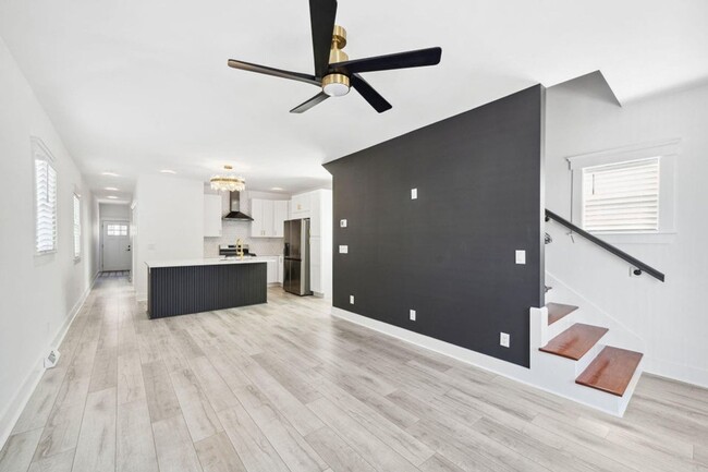 Building Photo - Tastefully Renovated Downtown Charleston Home