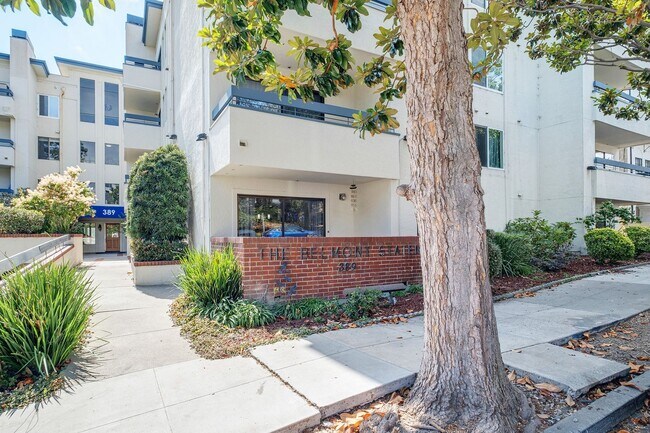Building Photo - Advent - Low Deposit W/ Laundry & Parking!