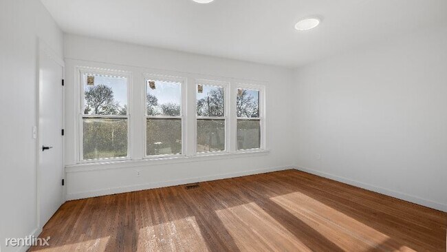 Building Photo - 7640 Kercheval Ave