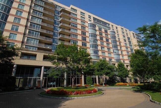 Building Photo - 8100 River Rd