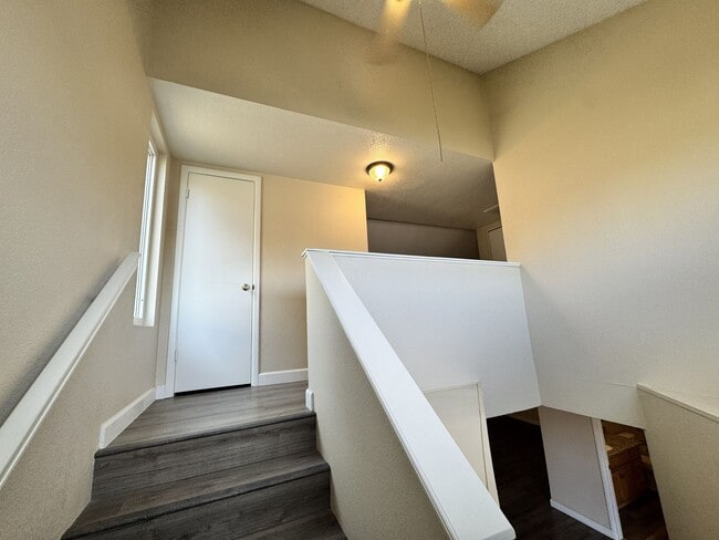 Building Photo - Great 3 bedroom 2 bath culdesac lot with fireplace