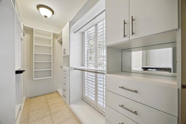 Building Photo - 3718 Bayou Bend Ct