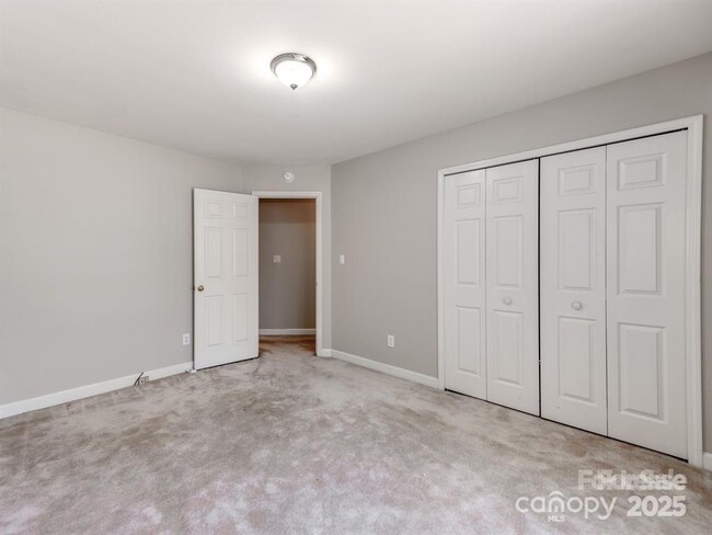 Building Photo - 5839 Painted Fern Ct