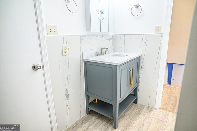 Building Photo - 390 Stoneridge Way