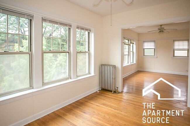 Building Photo - 1916 W Winona St