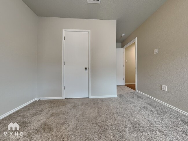 Building Photo - 9437 Apple Ridge Ln