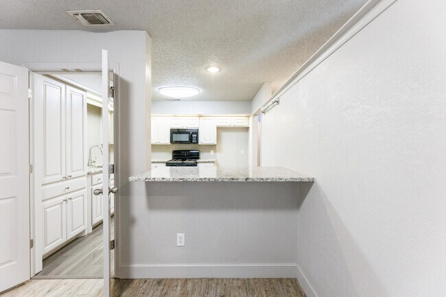 Building Photo - 9603 Orlando Ave