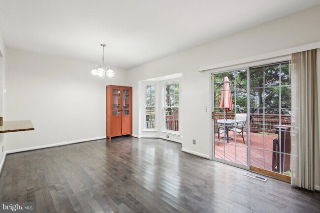 Building Photo - 15514 Port Washington Ct