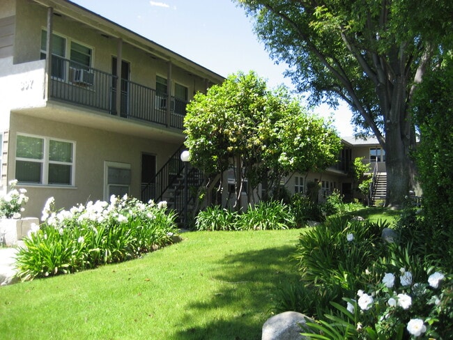 Building Photo - 397 S Sierra Madre Blvd
