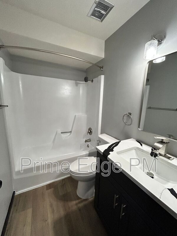 Building Photo - 1801 Ridgehaven Ct