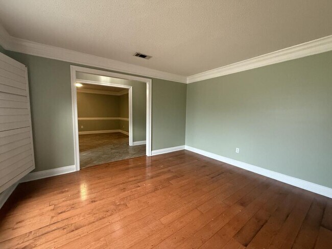 Building Photo - 2065 Juniper Dr