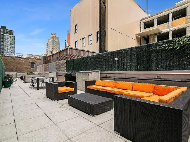 Building Photo - 5-19 Borden Avenue