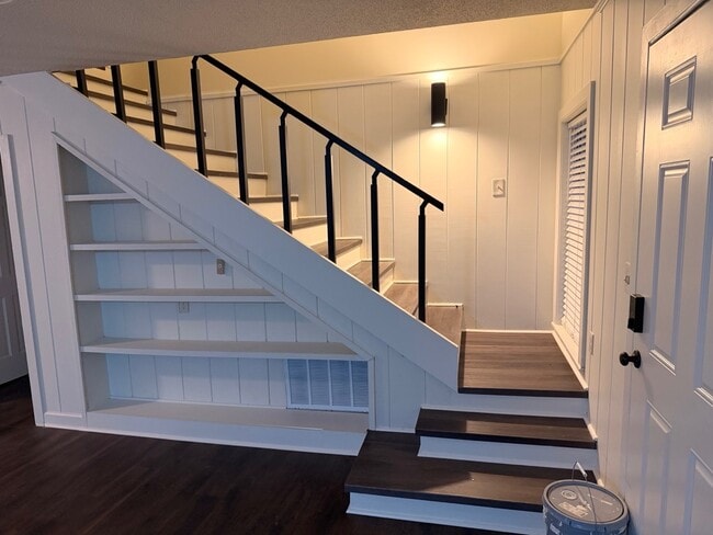 Building Photo - 1213 N 32nd Ave