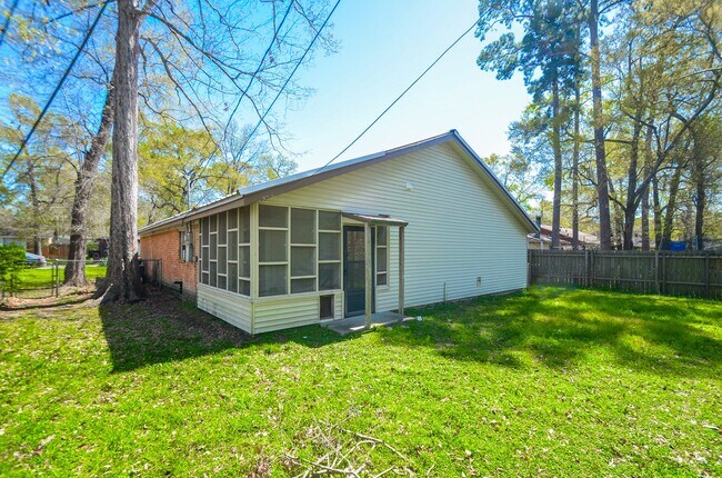 Building Photo - 123 Cypress Ln