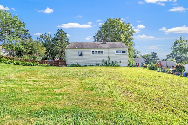 Building Photo - 19 Sunset Dr