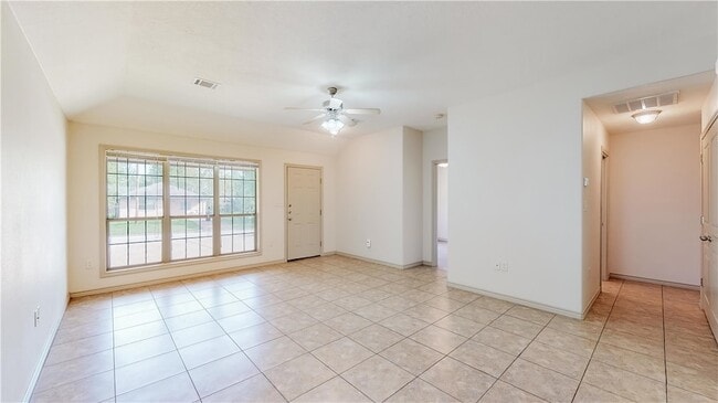 Building Photo - 115 Richards St