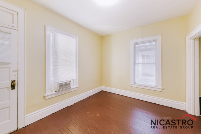 Building Photo - 252 E Lane Ave