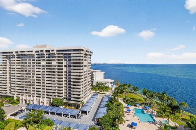 Building Photo - 2 Grove Isle Dr